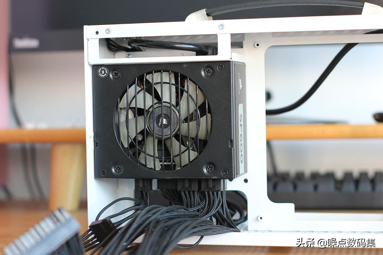 超频三蜂鸟100机箱,超频3蜂鸟i100装机