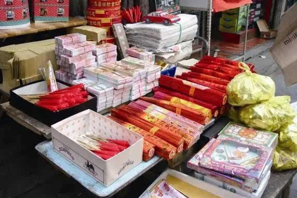 老人烧五七烧衣服有什么讲究,老人烧五七都需要烧什么东西