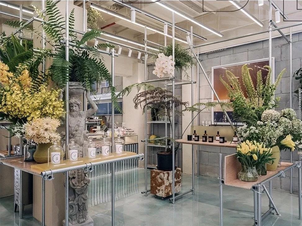 prada跟nike联名海报,pradanike合作款