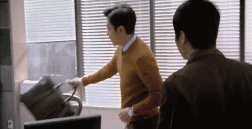 老戏骨直播间道歉视频,直播被骂哭的老戏骨