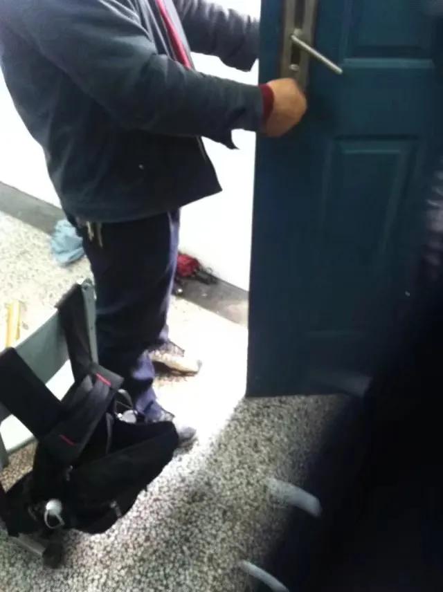 吹水鸭先知｜当宇航员、藤原浩、ow球鞋出现在老师的脚上...