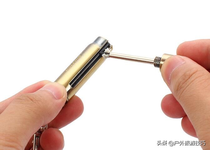 怎么用打火机里面的打火石生火,野外生存为什么用打火石