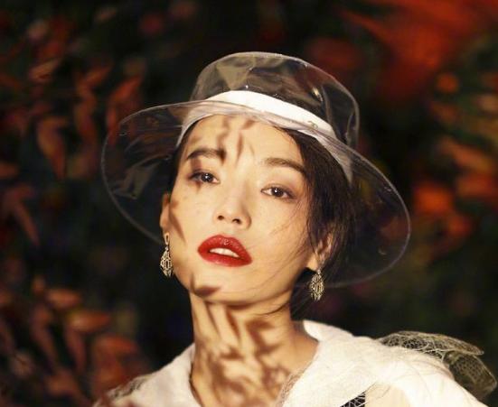 底妆可不可以不用画直接就画眼影,怎样只用口红和粉底画眼妆