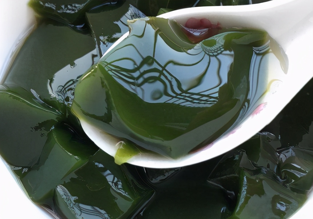 仙草又被称为凉粉草,凉粉草烧仙草学名