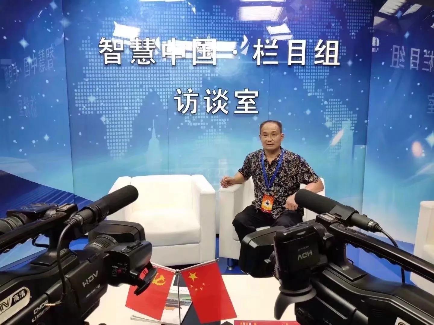 贺海浪花文学艺术中心群成立五周年作品展／李云霞.编辑：王本海