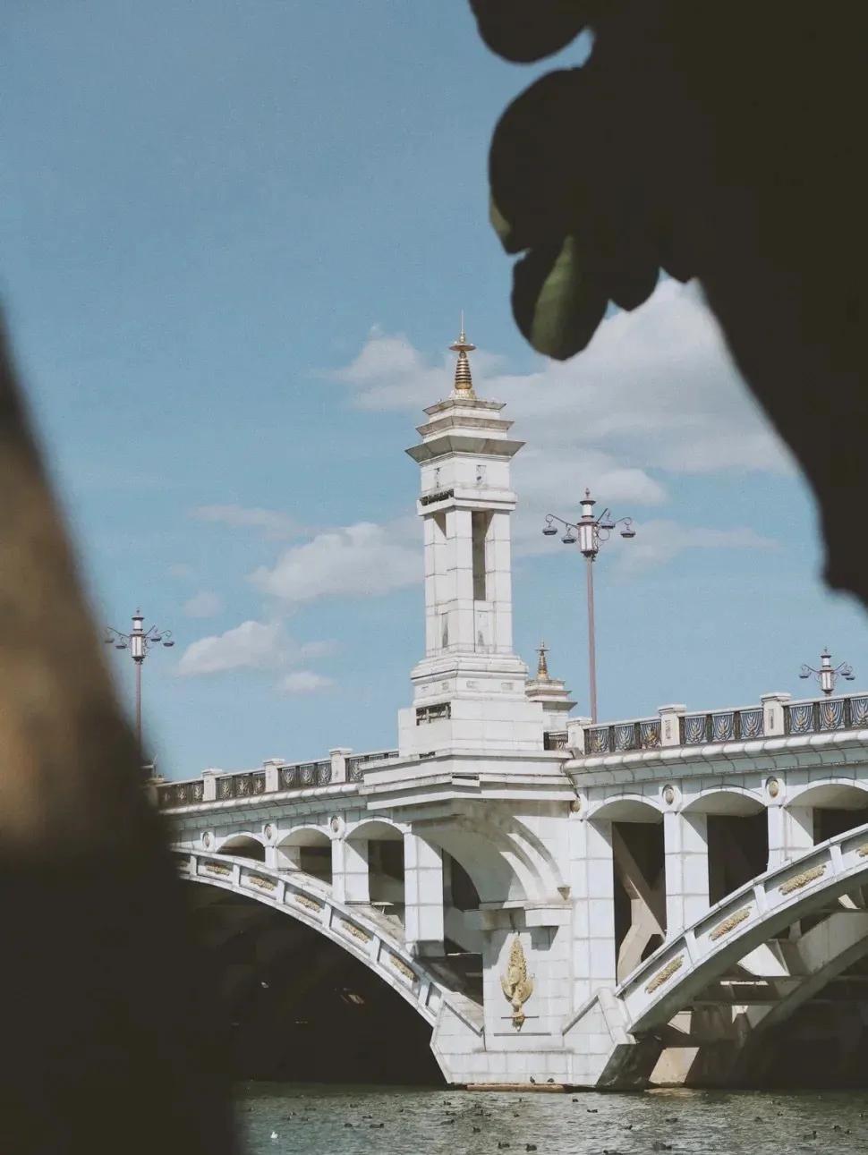 掉进了一场名为大理的梦，与这风花雪月共饮一杯叫做理想的酒