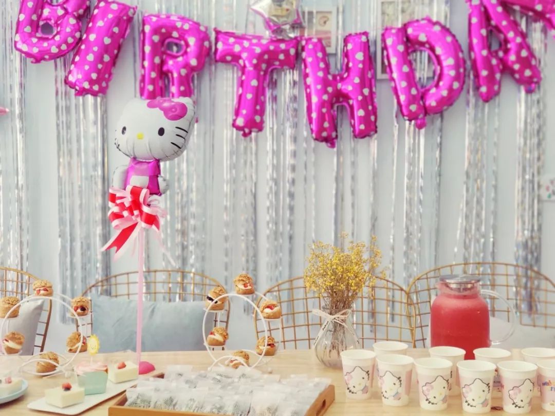 圆每个妹剂C的公主梦，这家店现在婚纱免费试，饮品+蛋糕请你食