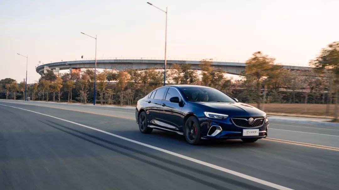 君威gs适合入手吗,小白买车速腾和君威建议买哪个