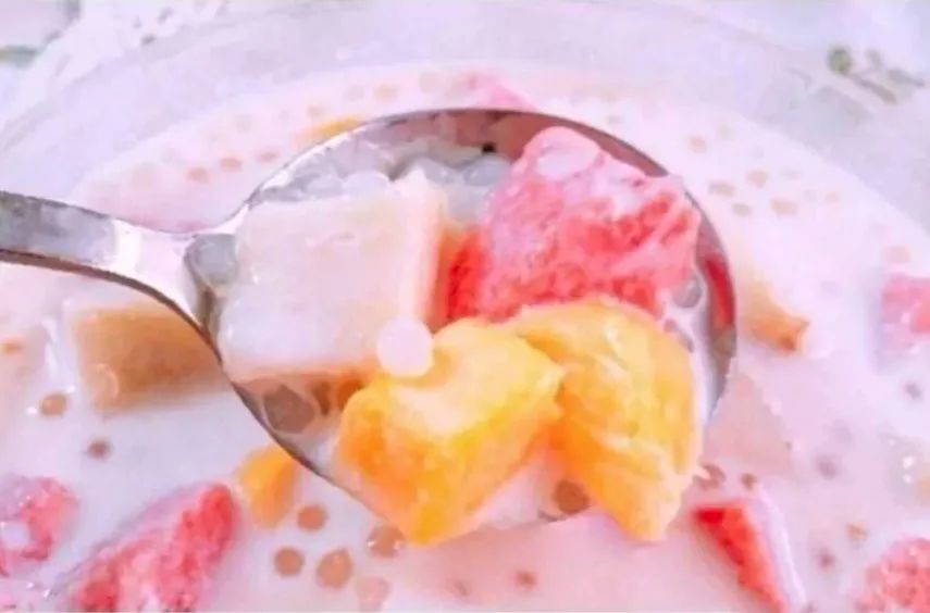 教大家另类水果捞做法味道非常棒,适合女生吃的水果捞搭配