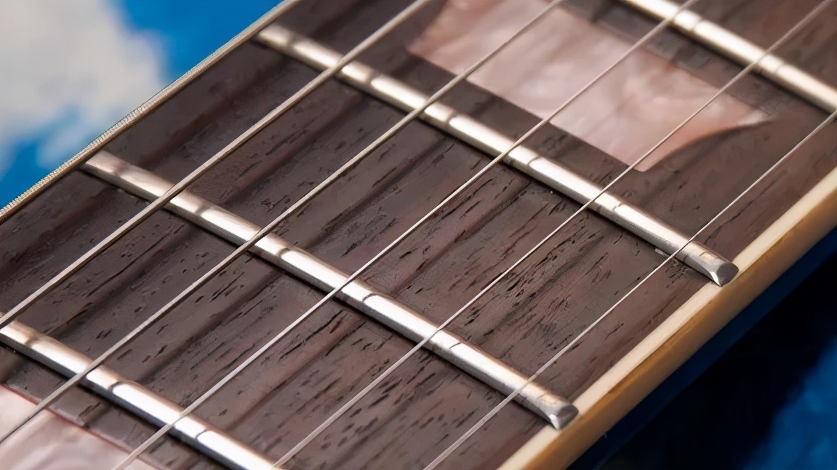 贝斯和吉他的区别懂吗,吉他和贝斯哪个更吸引人