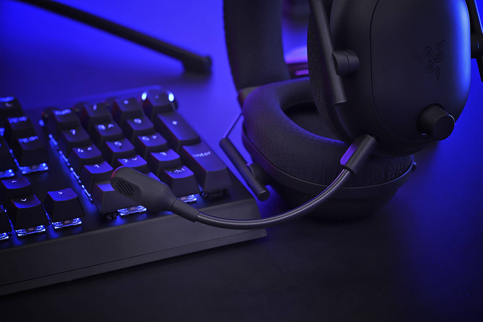 雷蛇无线机械键盘外设测评,雷蛇入耳式耳机游戏测评