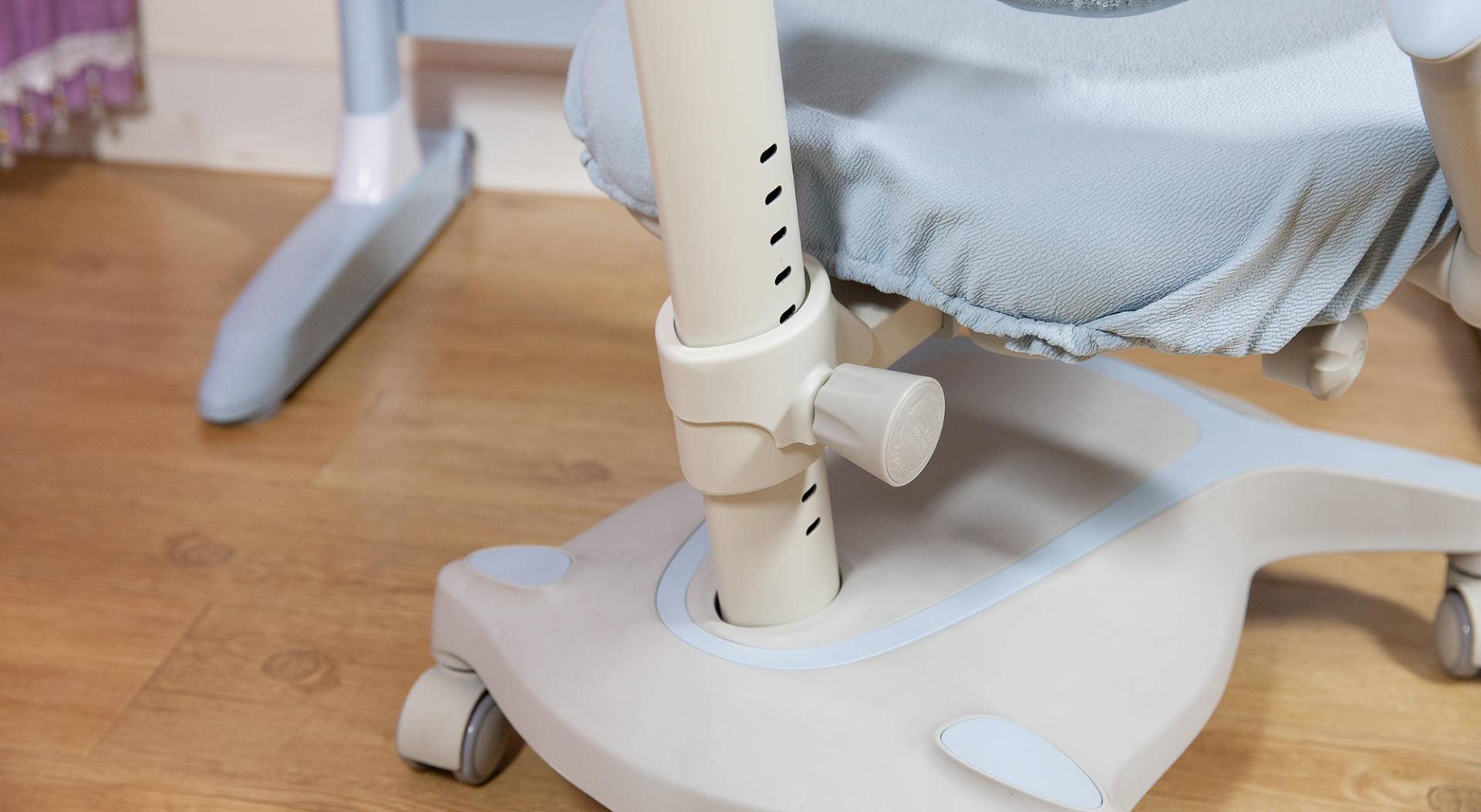 科贝森儿童学习桌和爱果乐,怎么买便宜又好用的儿童学习桌