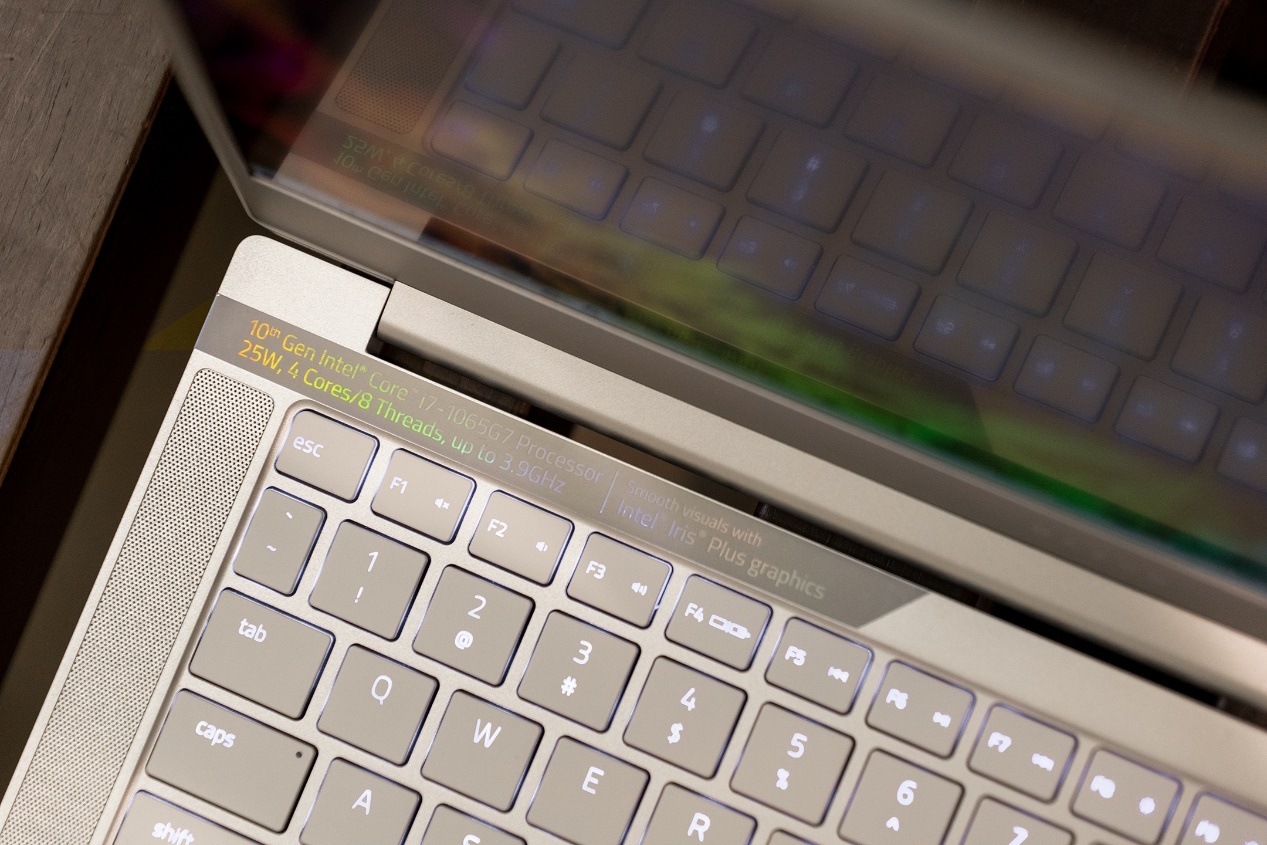 雷蛇灵刃15水银版续航,雷蛇灵刃1060标准版评测