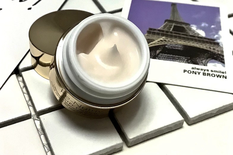 雅诗兰黛面霜哪款抗皱紧致效果好 (35岁雅诗兰黛智妍和红石榴哪个好)