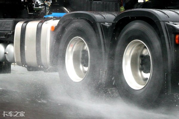 胎压监测能自动给轮胎充气吗,轮胎胎压怎样自己动手放气