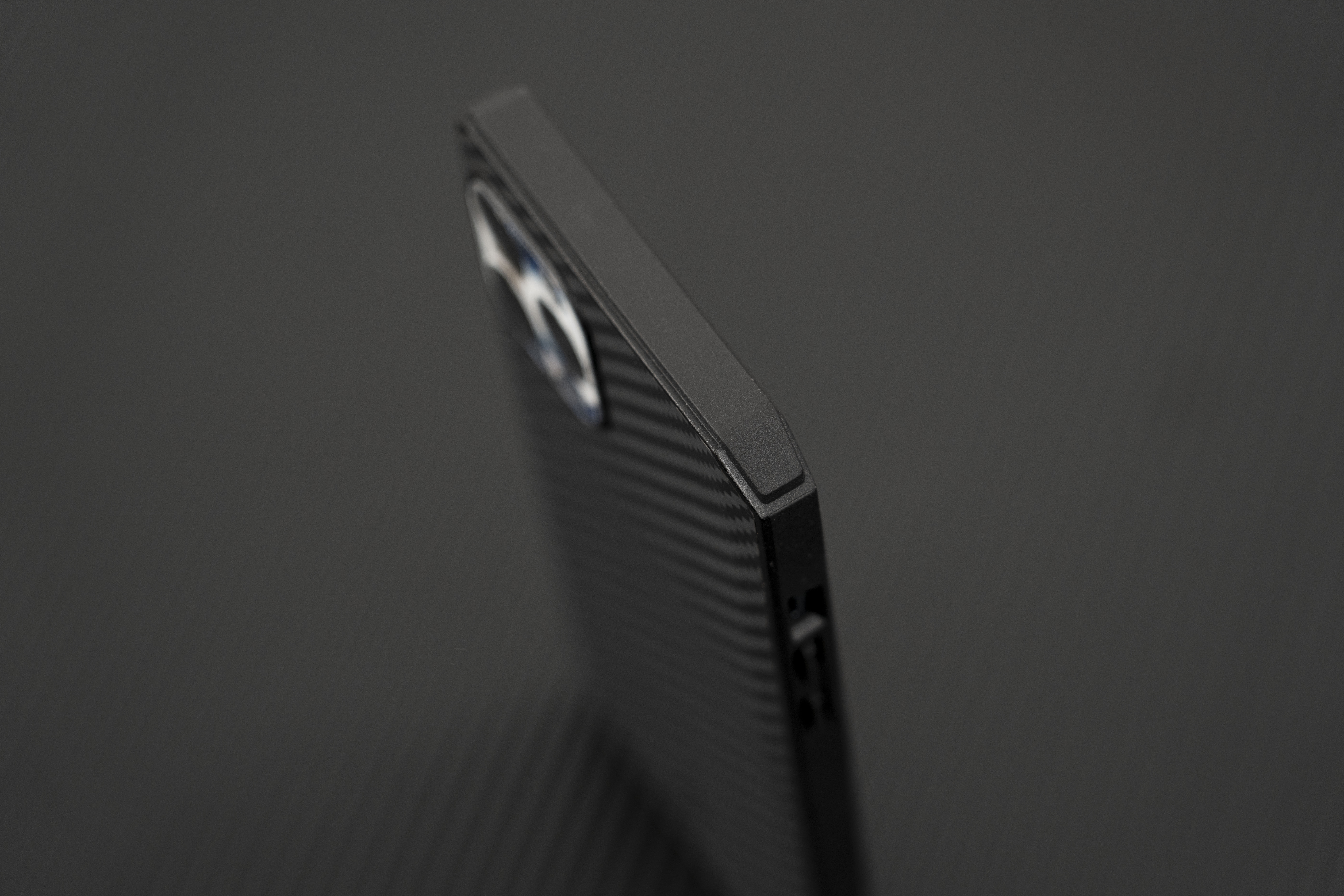 pitaka半包手机壳跌落测试,pitaka日落手机壳防摔测试