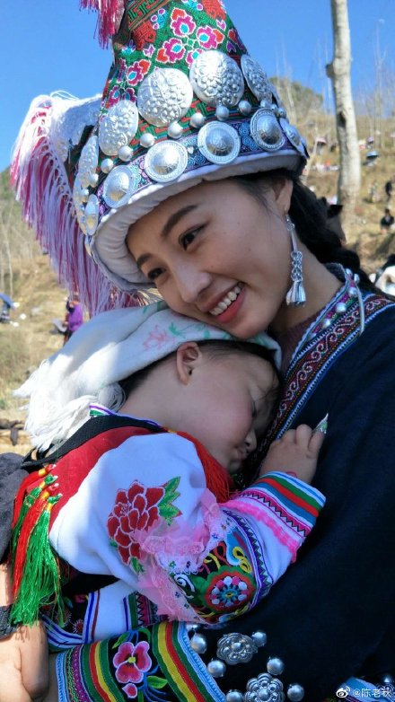 五十六个民族服饰国际时装周,衣服设计感民族服装