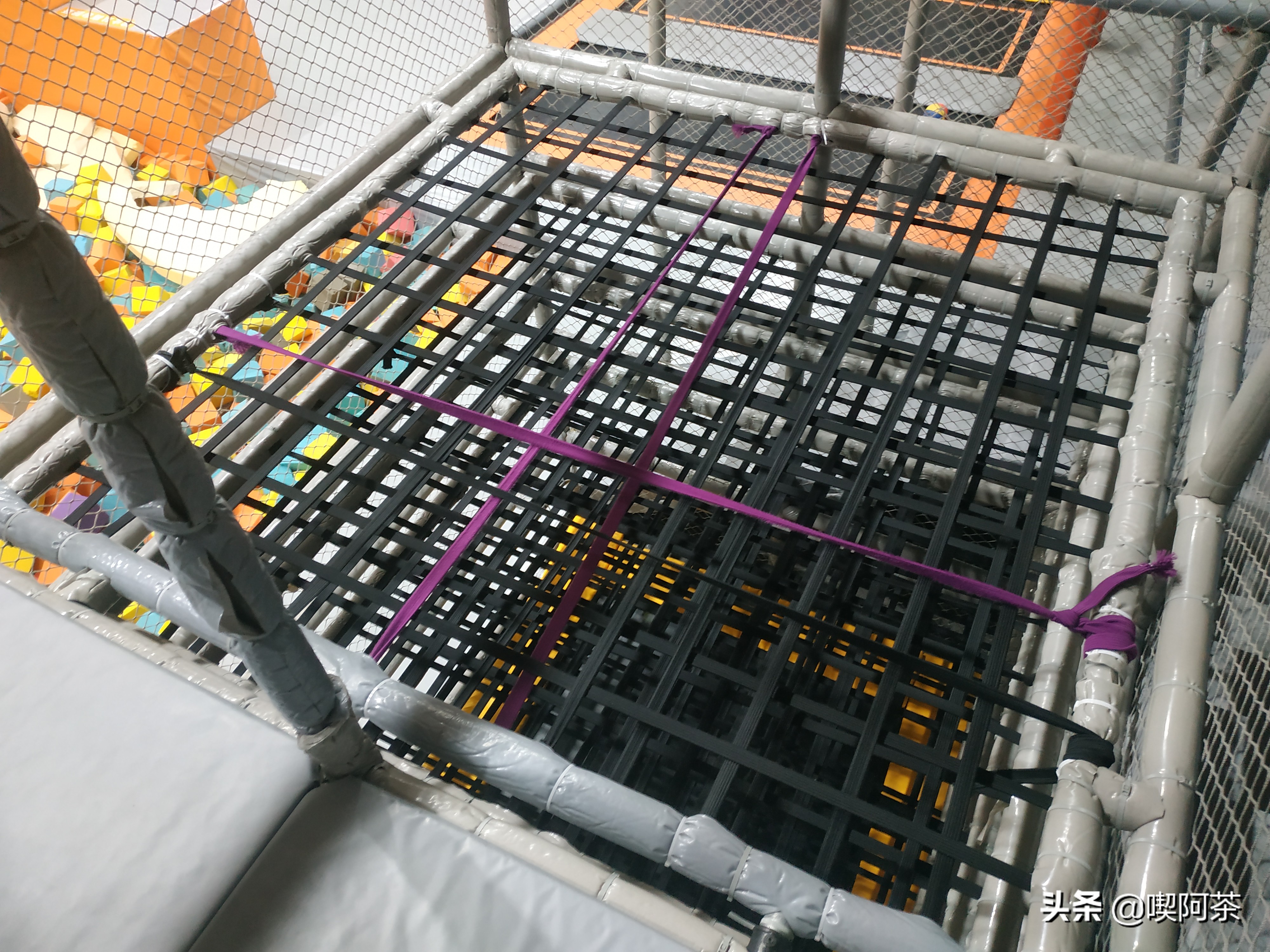 让我们离开地球表面歌词,让我们一起逃离到地球的边缘