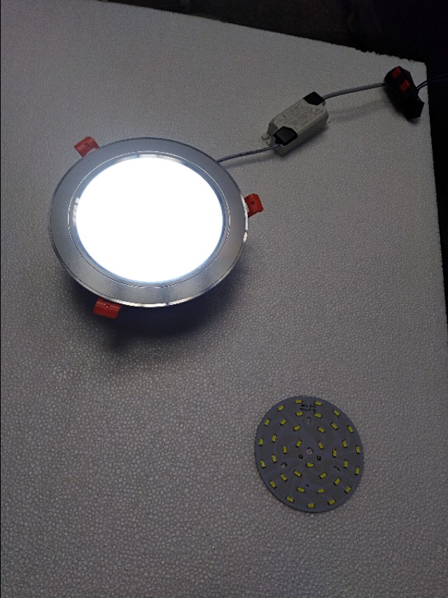 打工卖灯,卖灯人家里灯都是坏的都不想修