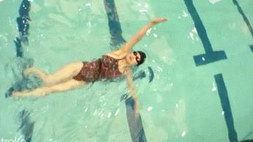 仰泳划手8个动作,仰泳划水大拇指先出水小拇指出水