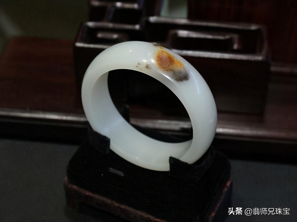 怎样辨别和田玉手镯的真伪,和田玉且末蓝手镯真假