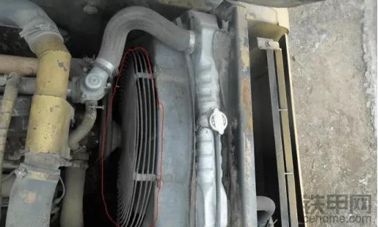 机王依旧不输国产机，23年老兵不死，卡特320V不愧为一代神机