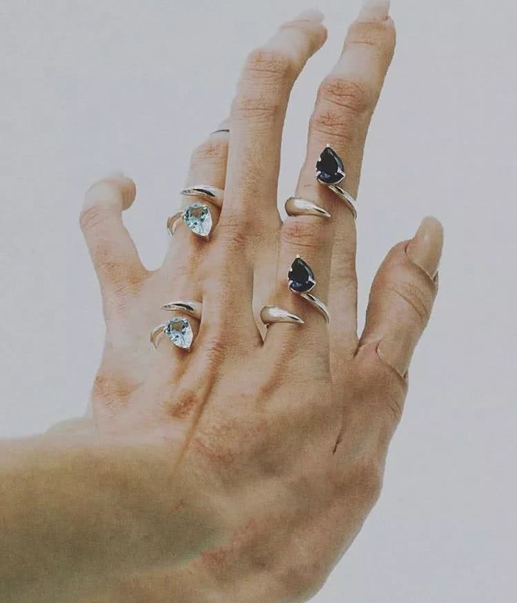 比起Ambush处了什么“对象”,我更关心这些小众配饰品牌何时上新