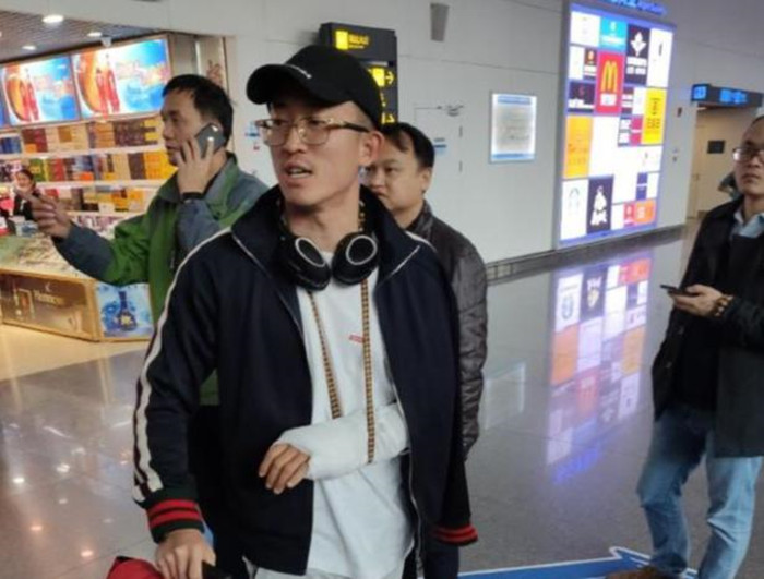 闹着玩呢？姜至鹏验伤后已经返回华夏！山东鲁能新星顶替入选