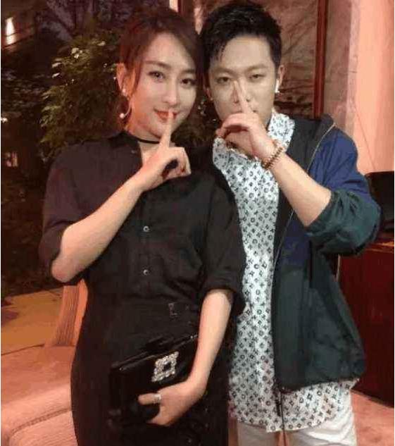 马苏发微博为李小璐辩解,马苏现身机场调侃李小璐