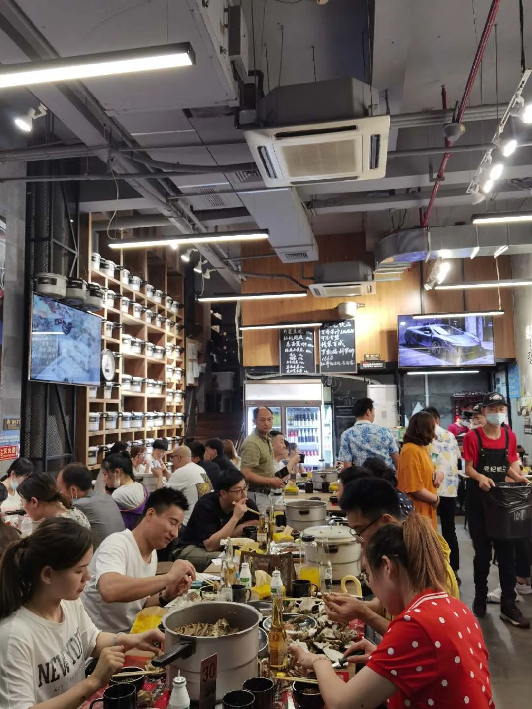 夏天吃小龙虾是一件很幸福的事,夏天吃小龙虾配啤酒好吗