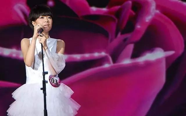 郁可唯被甩荧光棒,36岁的郁可唯