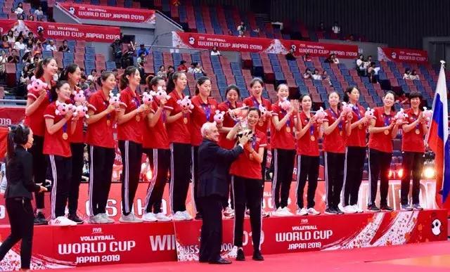 女排世界杯2019夺冠郎平流泪,女排世界杯郎平疯狂换人
