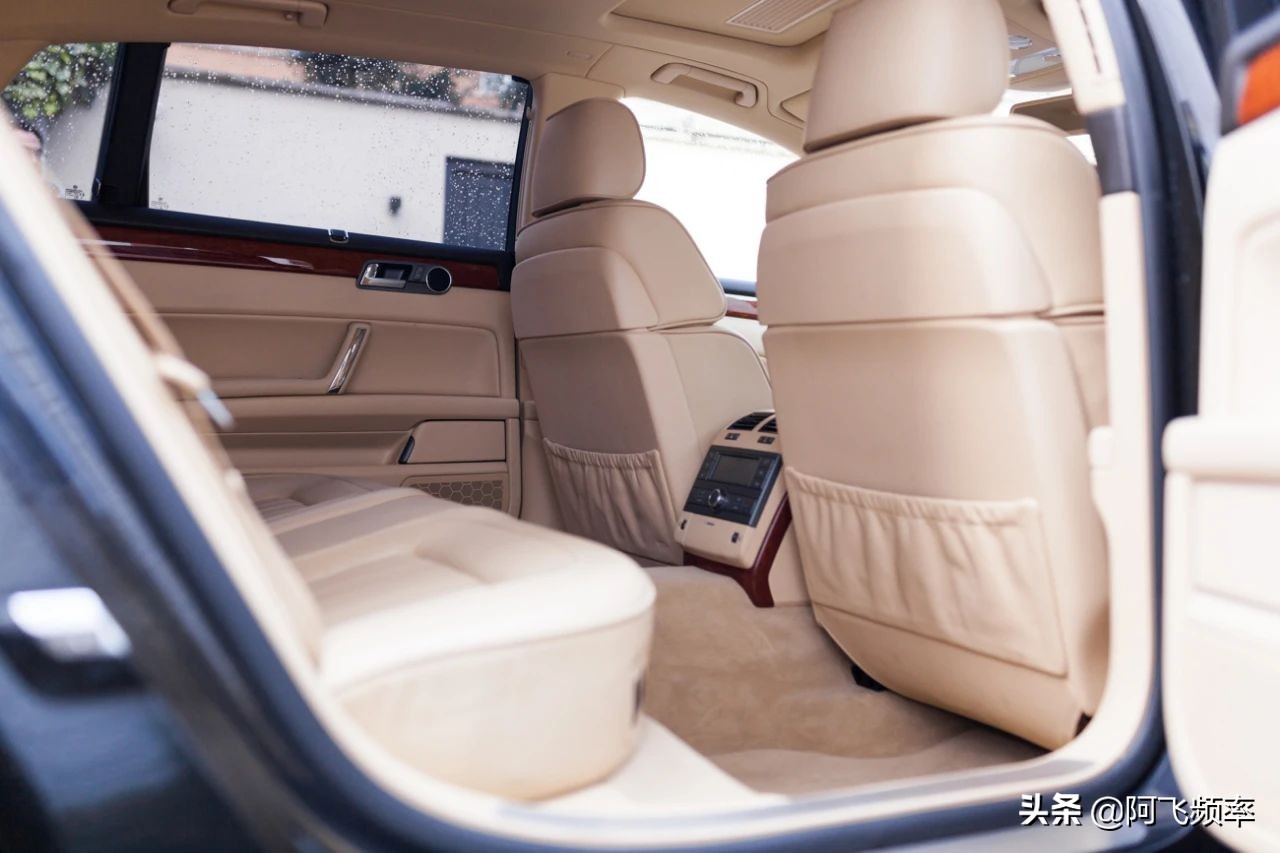 辉腾w12香港牌,辉腾w12标志