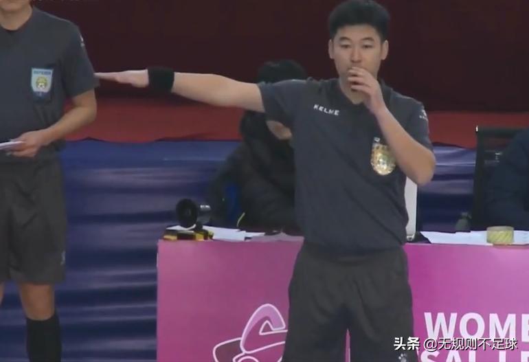 五人制裁判基本哨声及手势,足球五人制裁判规则及手势