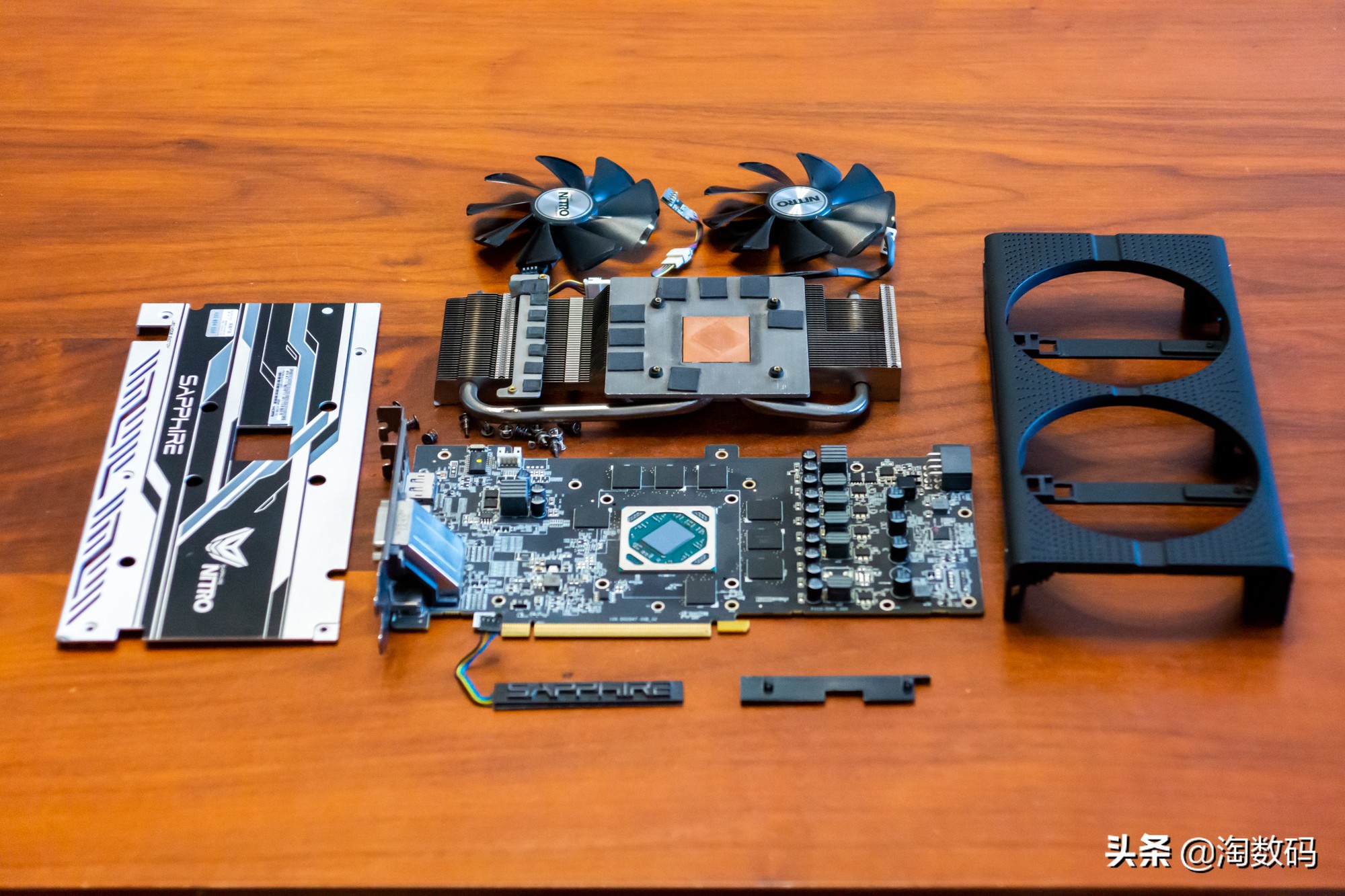 rx580蓝宝石8g超白金吃鸡测试,rx580满血版相当于哪个显卡