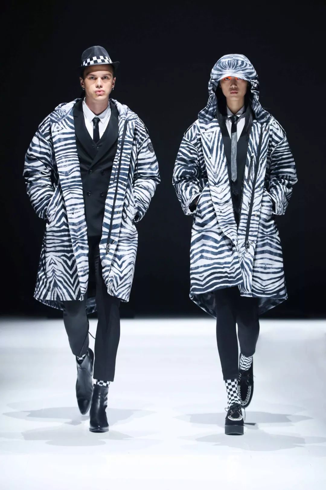 为了抢全球大咖都在翻牌的羽绒服，我差点挤晕在波司登...