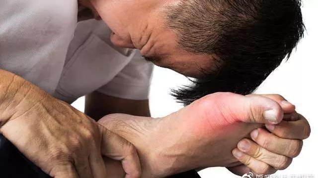 吃了痛风药后可以喝茶吗,痛风喝茶水快速排尿酸吗