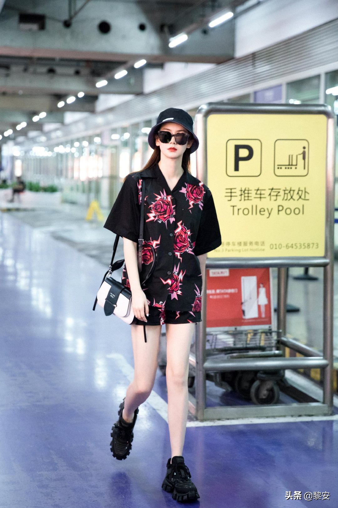 林允穿高档运动鞋,林允穿什么运动鞋