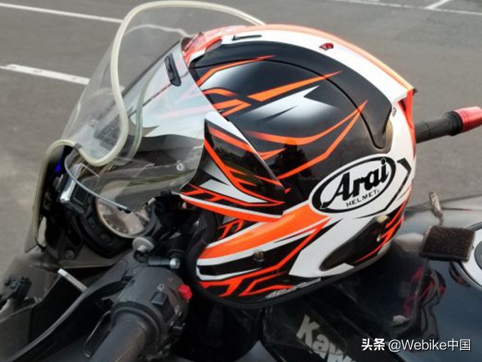 shoei与arai哪个好,shoei和arai外观颜值