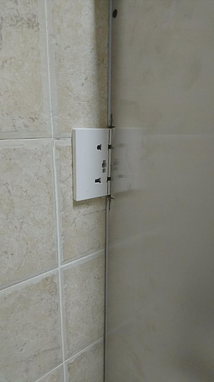 插座位置不对瓷砖贴好怎么移动,精装房的插座怎么改动