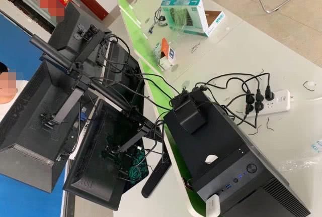 多屏炒股显示器组装,一台主机四台显示器