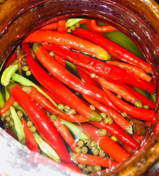 泡菜有点发黑怎么处理,泡菜起了白泡怎么办