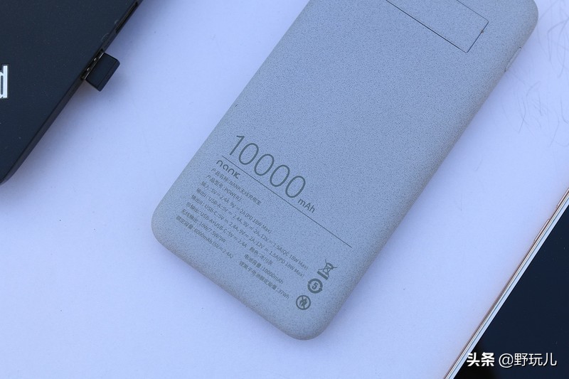 安卓手机背夹式充电宝测评,南卡无线充电宝pow-1和pow-2