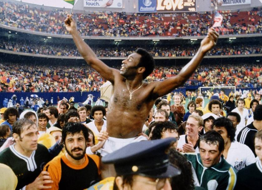 球王贝利和c罗谁更厉害,世界球王c罗