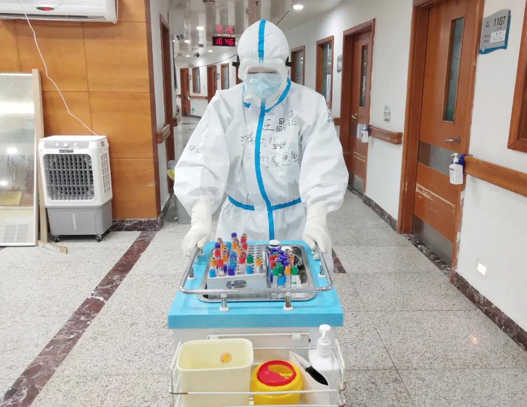 武汉战疫涌现出的正能量,武汉战疫中的坚守和奉献