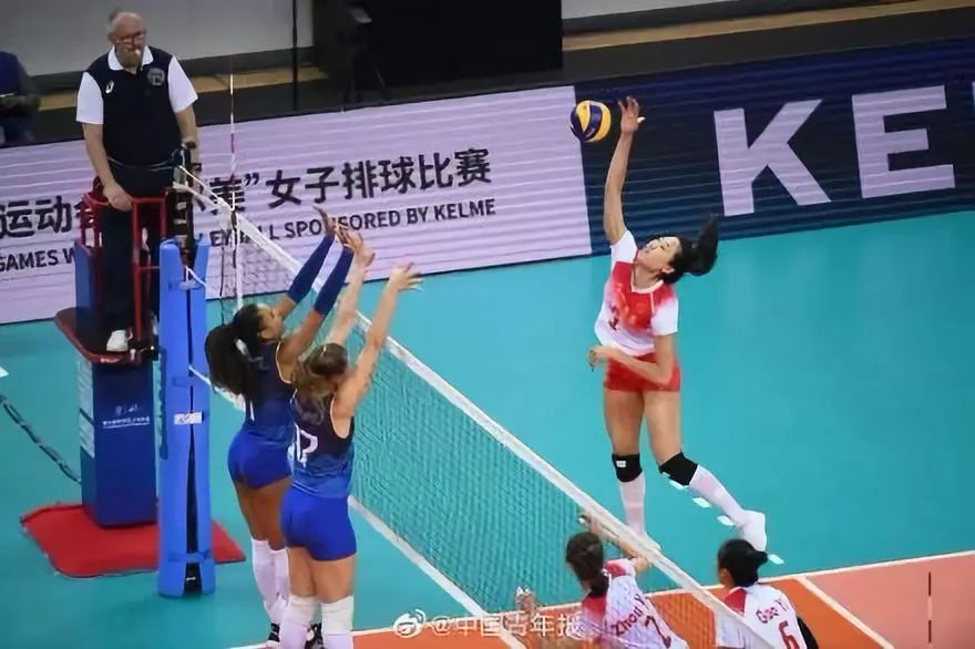 中国女排3比0击败日本队获四连胜,中国女排3-2险胜巴西夺冠开门红