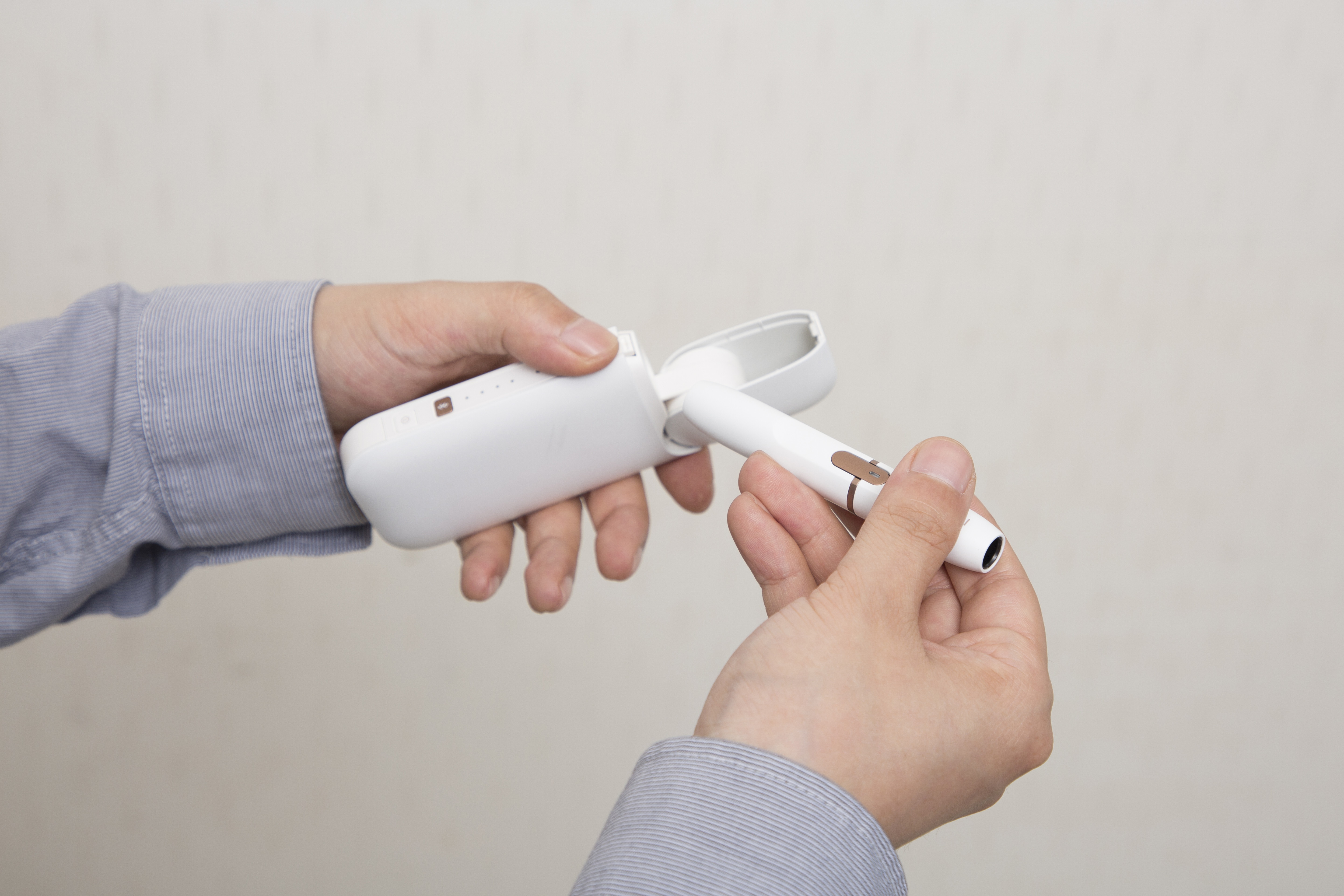 30年无烟日背后：*草烟**税利超万亿，今年9起*子烟电**宣告融资