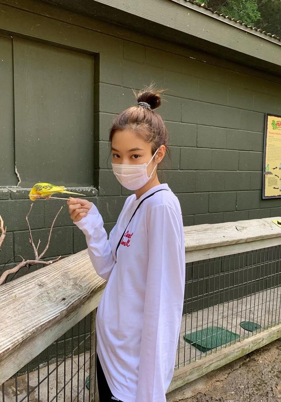 jennie穿搭冬香奈儿,求jennie同款衣服