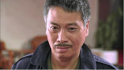 他自称红过周杰伦帅过周润发，也曾落魄潦倒，一辈子做到黄金配角