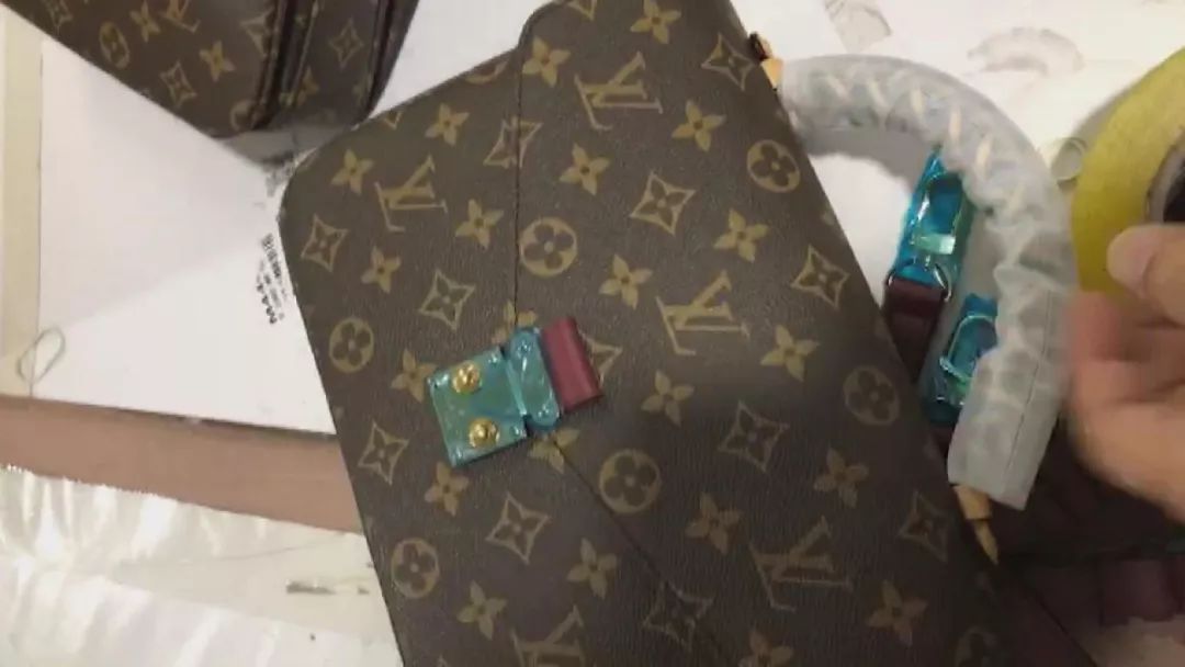 朋友去迪拜买古驰包是正品吗,几百元买奢侈品包